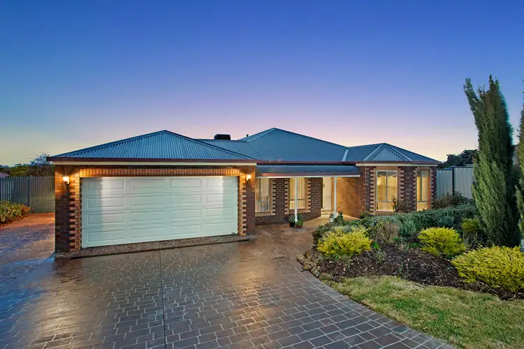 6 Francis Close, Romsey VIC 3434