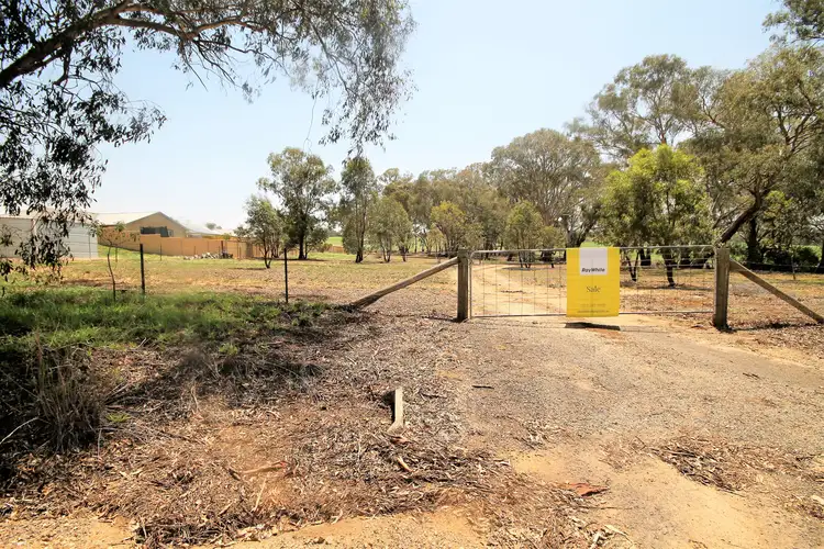 83 Thomsons Road, Young NSW 2594