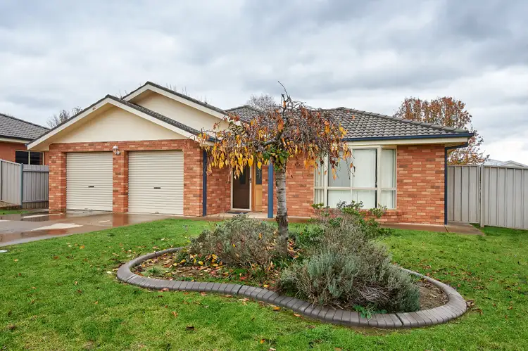7 Womboin Crescent, Glenfield Park NSW 2650