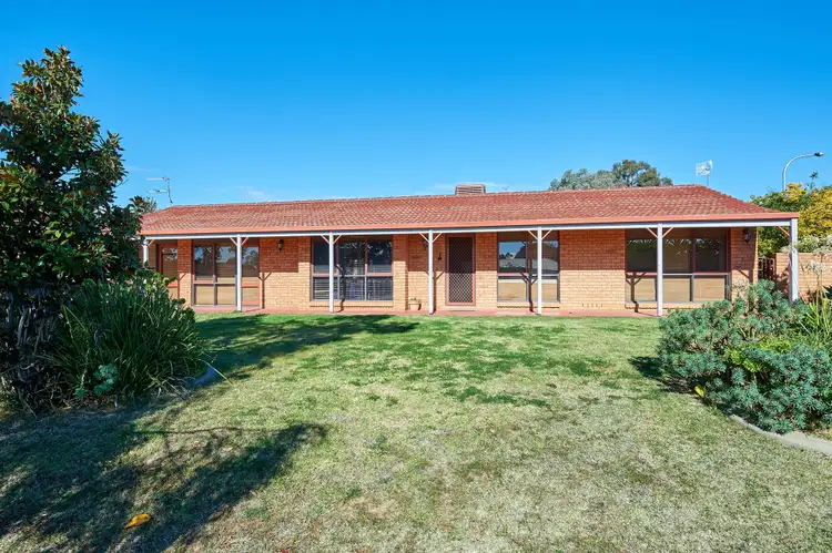 1 Bandera Avenue, Glenfield Park NSW 2650