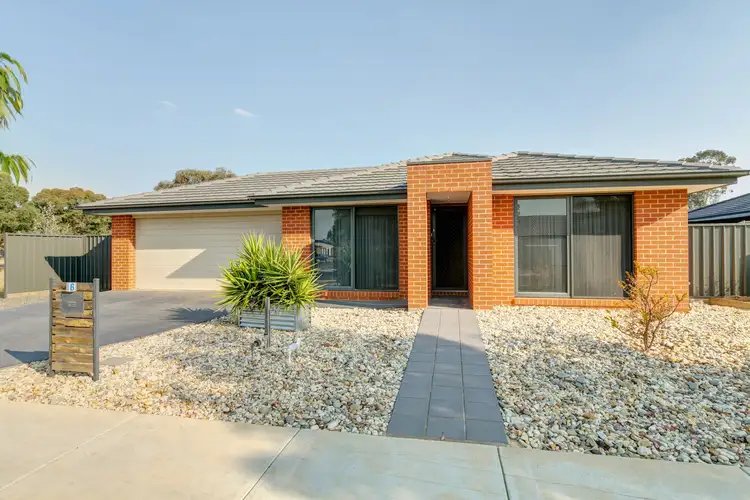 6 Lakeview Place