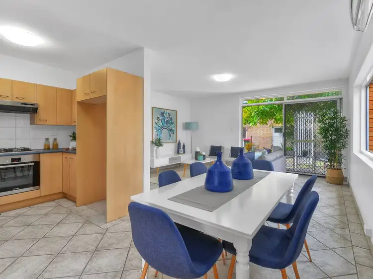 1/16 Kitchener Street, Coorparoo QLD 4151