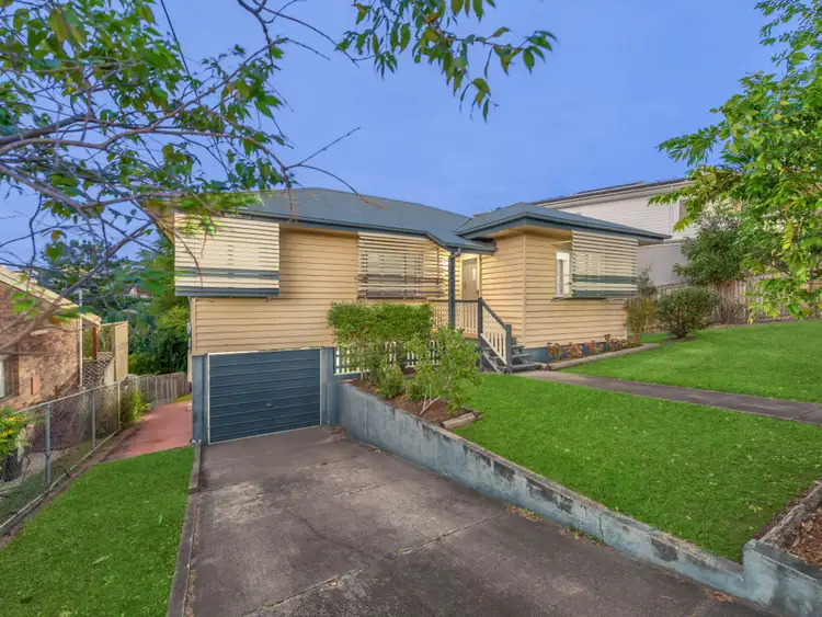 12 Hall Avenue, Norman Park QLD 4170