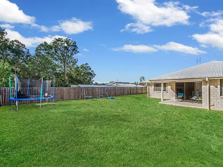 4 Logan Crescent, Oxenford QLD 4210