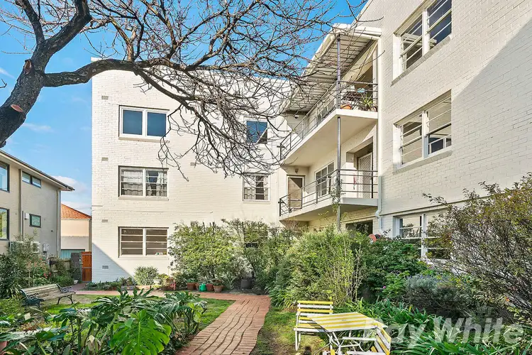 8/13 Beach Avenue, Elwood VIC 3184