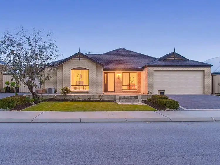 9 Lancelot Green, Wattle Grove WA 6107