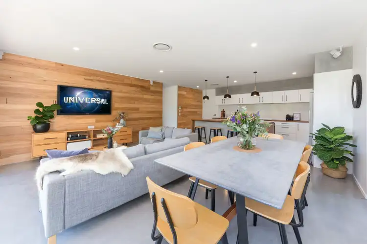 32 Fairsky Avenue, Mermaid Waters QLD 4218