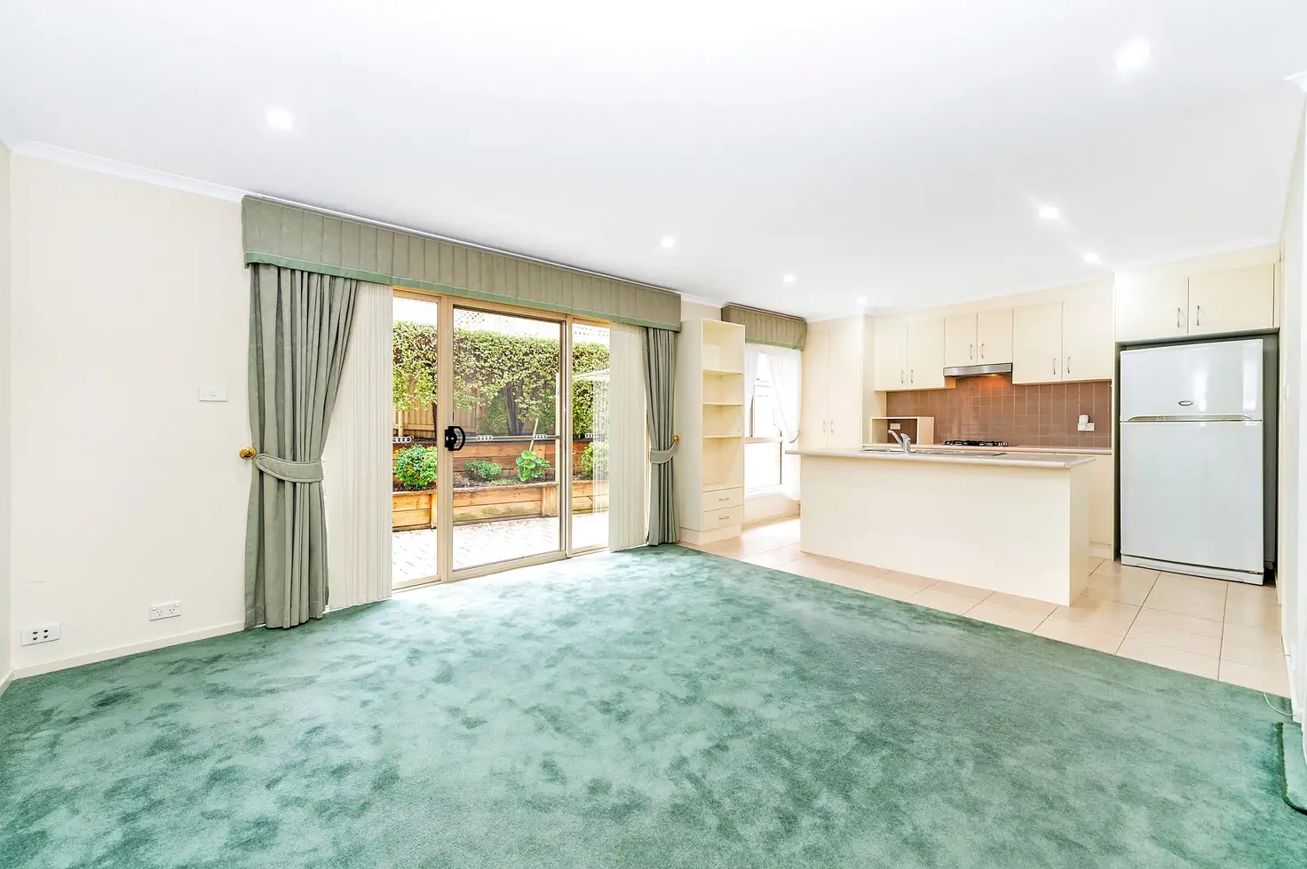 Main view of Homely townhouse listing, 9/8-10 Erin Street, Queanbeyan NSW 2620