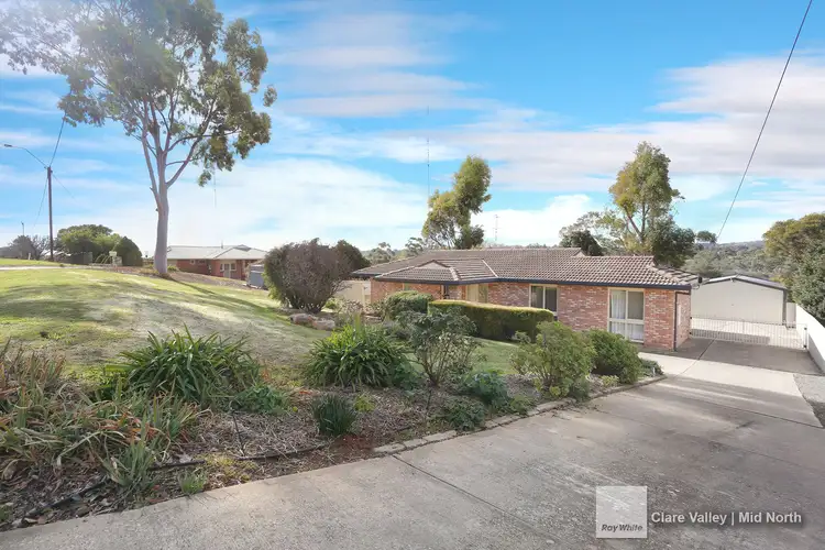 8 Pollock Crescent, Clare SA 5453