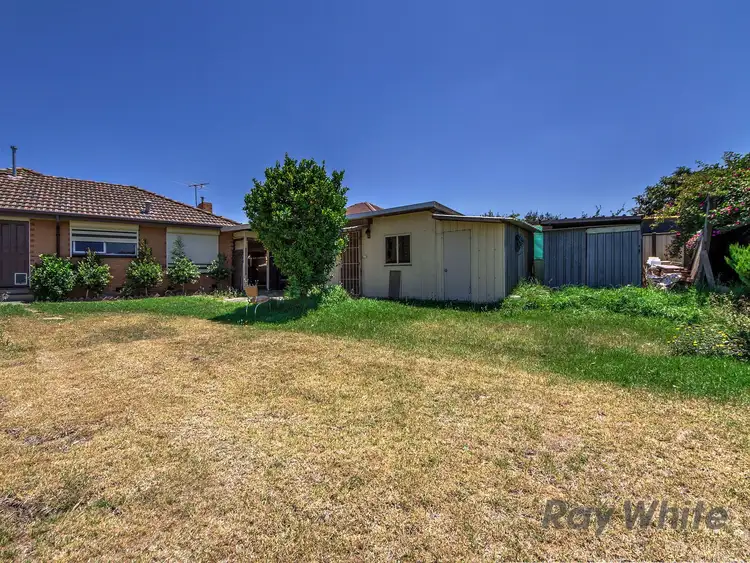 Seventh view of Homely house listing, 8 Breydon Court, St Albans VIC 3021