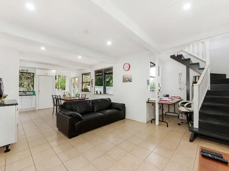 33 Brooke Avenue, Southport QLD 4215