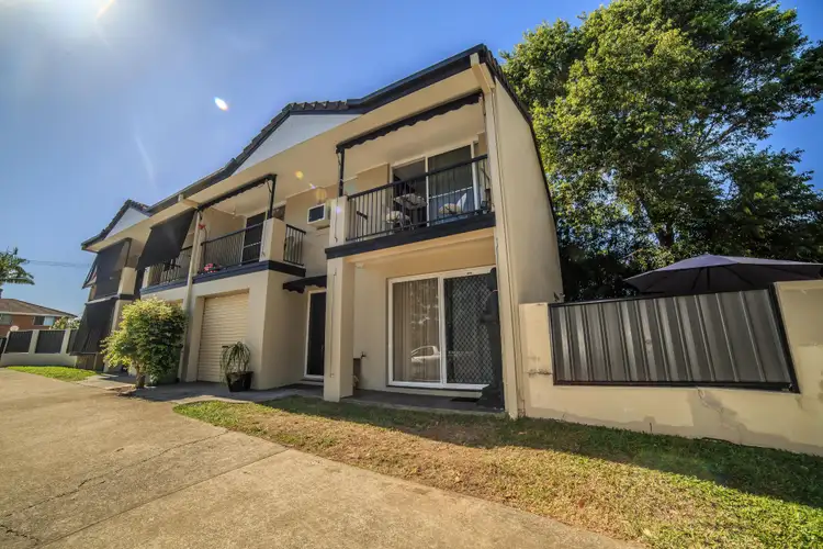2/74 Pohlman Street, Southport QLD 4215