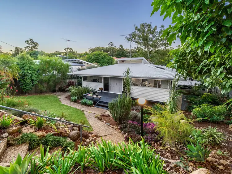 18 Sapphire Street, Holland Park QLD 4121