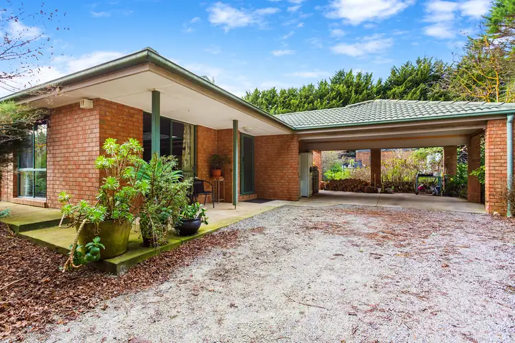 16 Carlile Court, Drouin VIC 3818