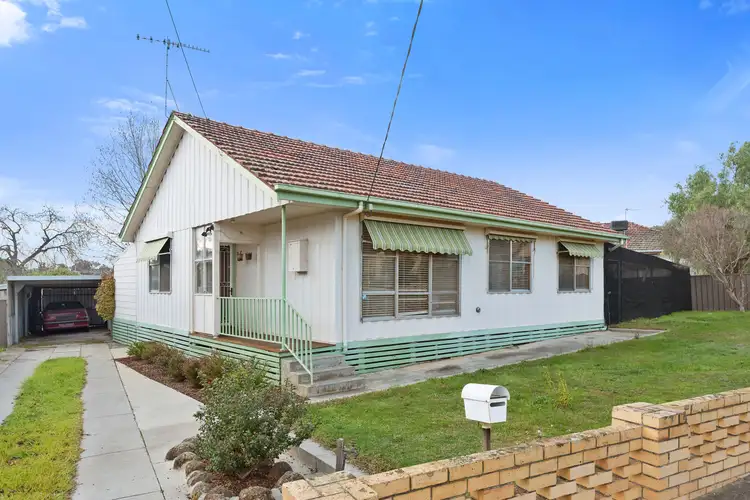 16 Finch Avenue, Eaglehawk VIC 3556