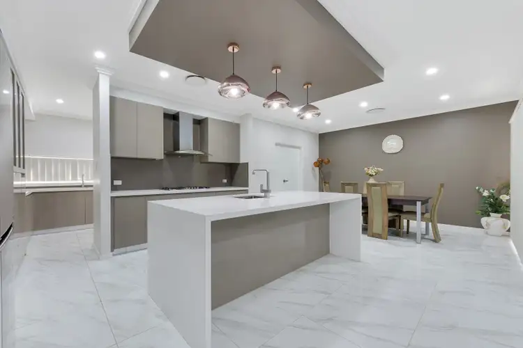 6 Lawrence Street, Oran Park NSW 2570
