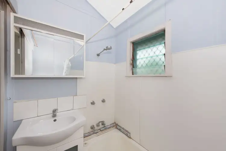 Fourth view of Homely block of units listing, 4 Halloran Street, Hermit Park QLD 4812