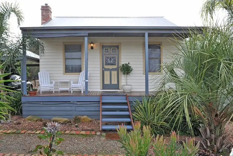 2C Honeysuckle Street, Eaglehawk VIC 3556