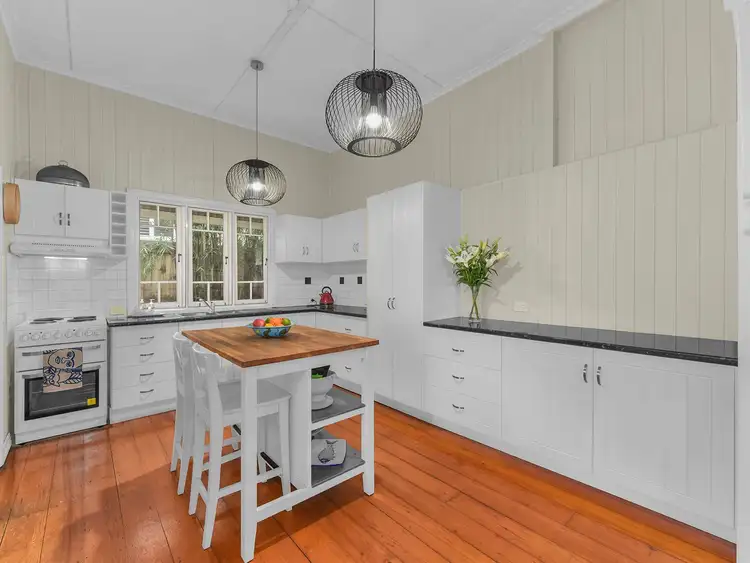 4 Little Bennett Street, Norman Park QLD 4170