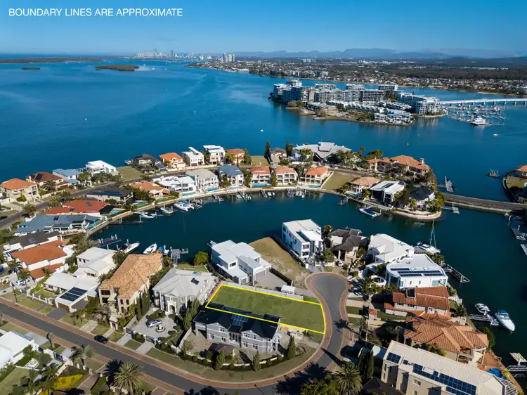 10 Queen Guineveres Place, Sovereign Islands QLD 4216