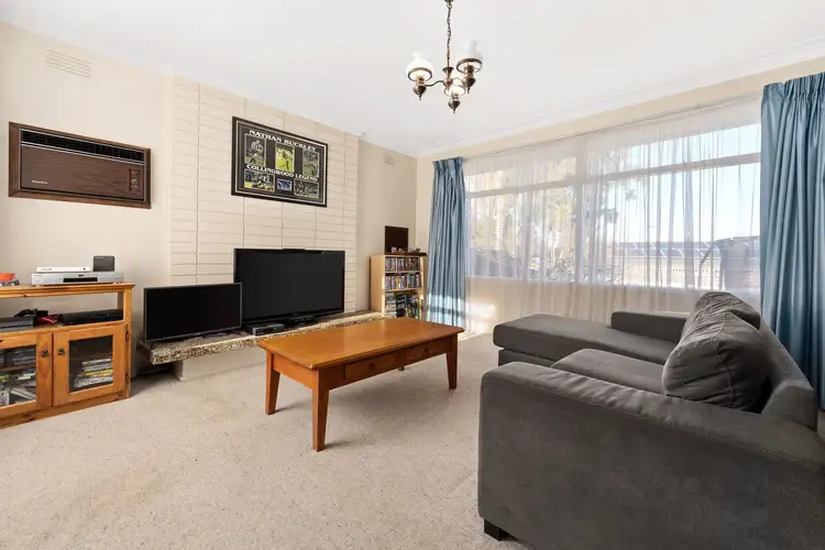 Second view of Homely house listing, 32 Bimbadeen Crescent, Yallambie VIC 3085