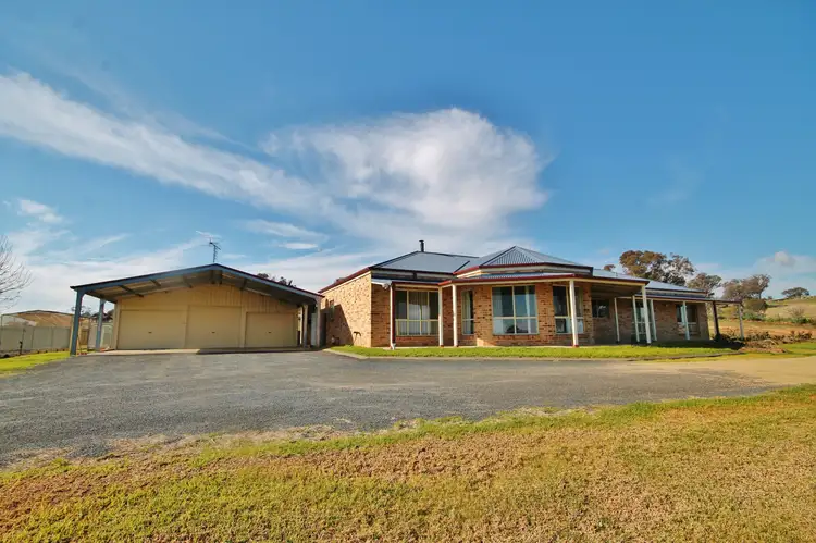 39 Burrows Road, Young NSW 2594