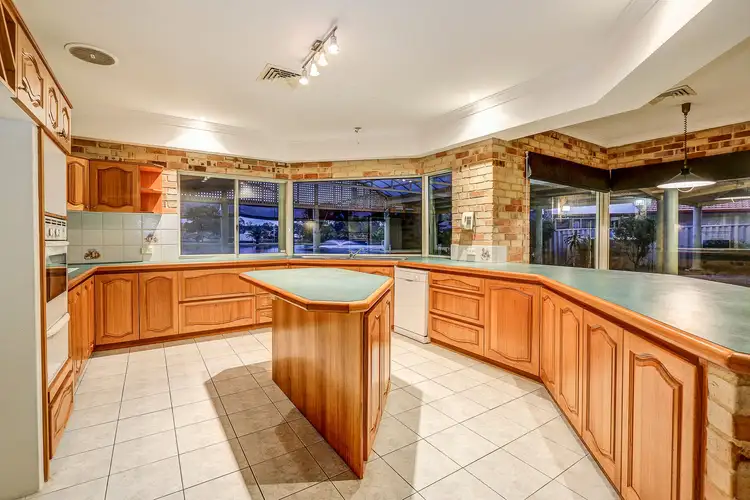 69 Lakeshore Close, Ballajura WA 6066