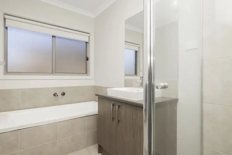 Fifth view of Homely house listing, 35 Allunga Way, Werribee VIC 3030