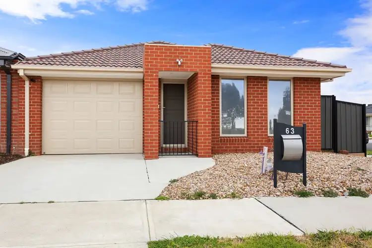 63 Pinnacle Drive, Pakenham VIC 3810