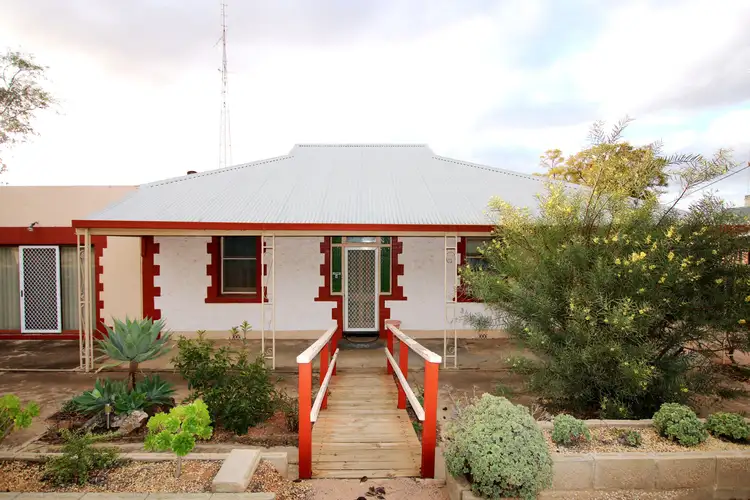 6 Thompson Street, Waikerie SA 5330
