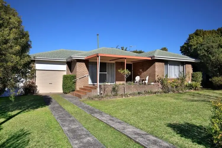 15 Penrose Drive, Bomaderry NSW 2541