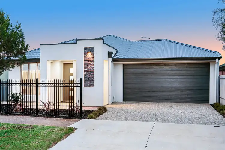 2 Hull Street, Taperoo SA 5017