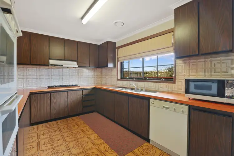 Sixth view of Homely house listing, 8 Woodfern Court, Highton VIC 3216