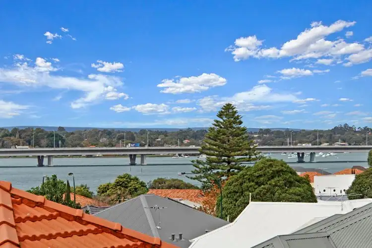 16 River View Terrace, Mount Pleasant WA 6153