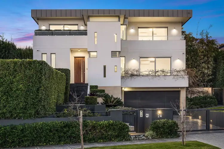 24 Ponsonby Parade, Seaforth NSW 2092