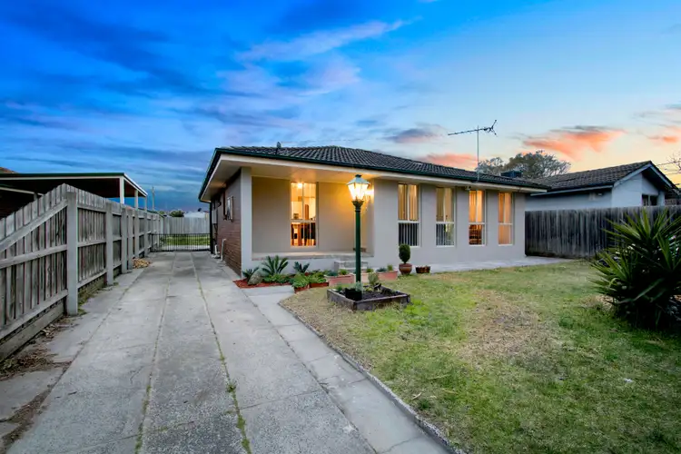 19 Hoya Crescent, Frankston North VIC 3200