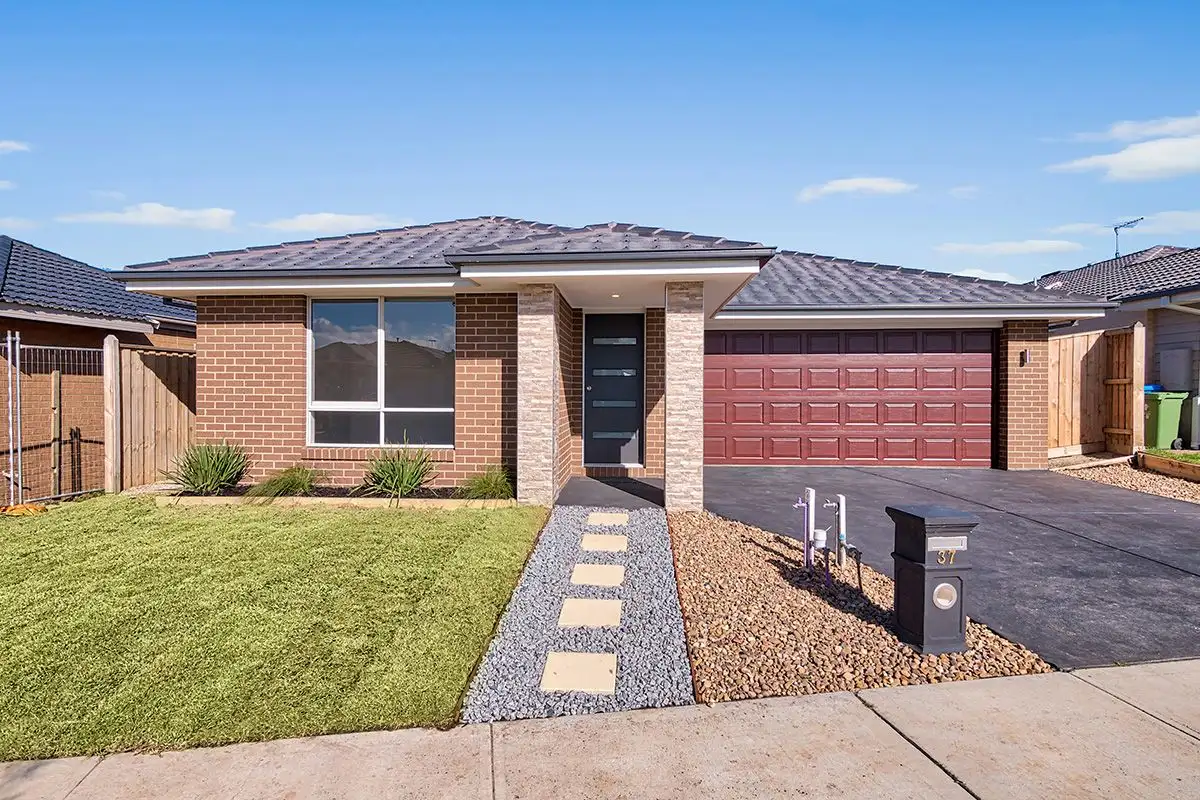 Main view of Homely house listing, 37 Omeara Crescent, Cranbourne East VIC 3977