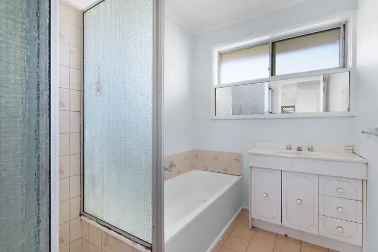 Sixth view of Homely house listing, 4 Omega Court, Thomastown VIC 3074