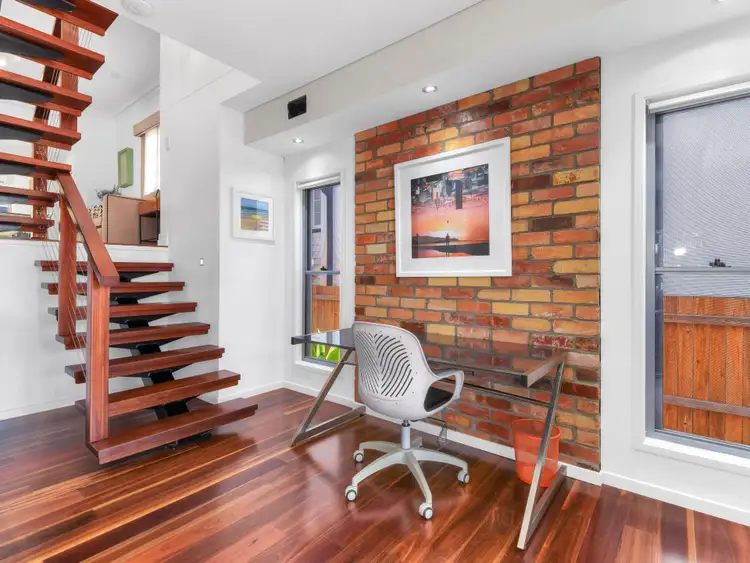 142 Macrossan Avenue, Norman Park QLD 4170