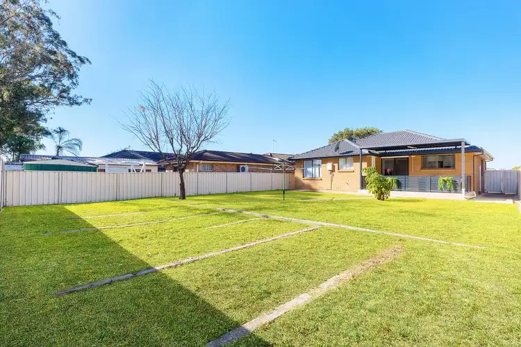 11 Macedon Street, Bossley Park NSW 2176