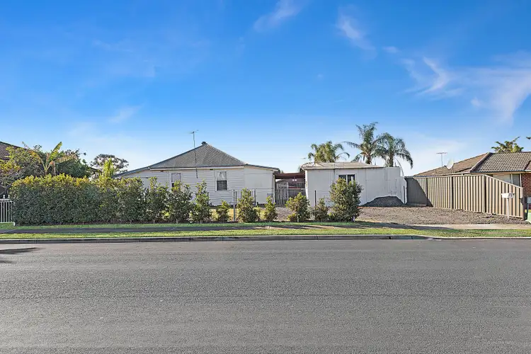 3 Sartor Crescent, Bossley Park NSW 2176