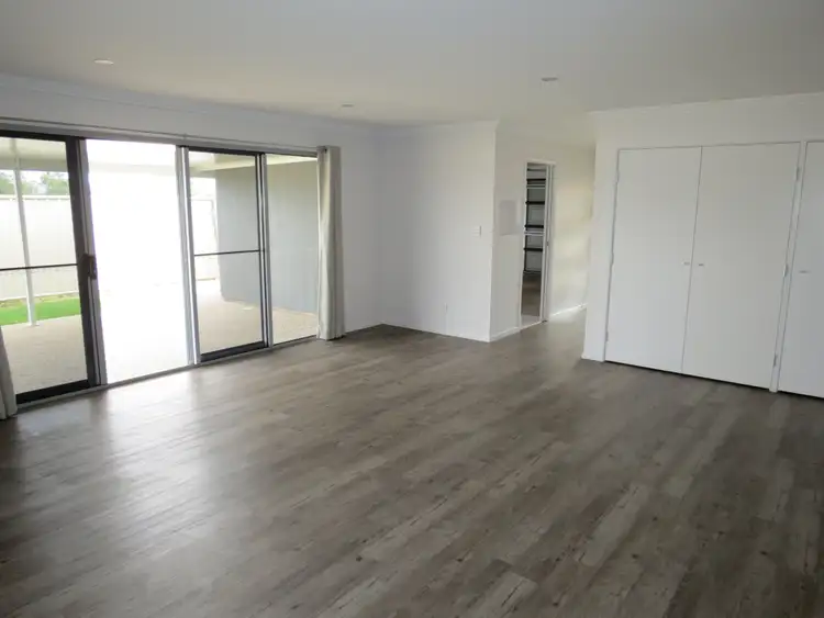Sixth view of Homely other listing, 1/10 Milliken Street, Emerald QLD 4720