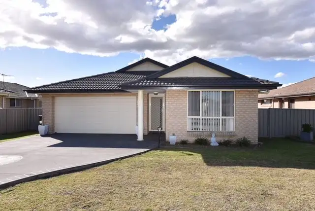 15 Niven Parade, Rutherford NSW 2320