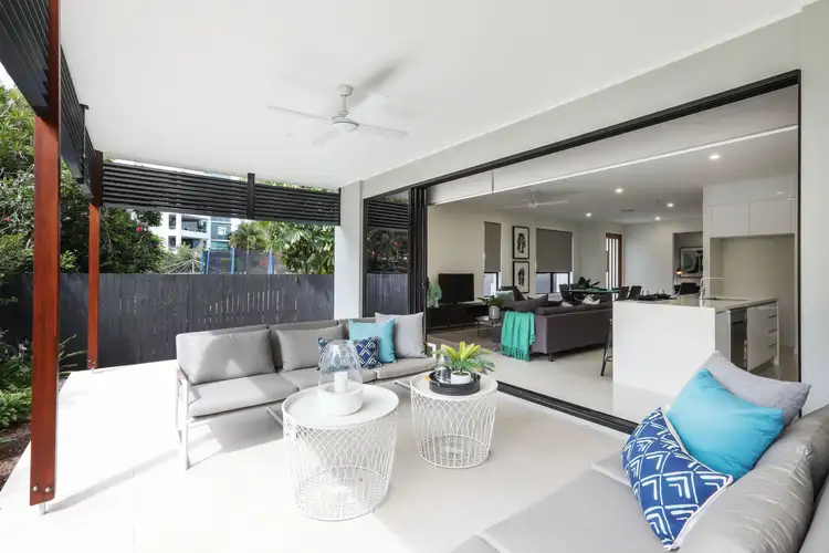 2/6 Lee Road, Runaway Bay QLD 4216