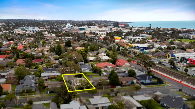 4 Raymond Avenue, Frankston VIC 3199