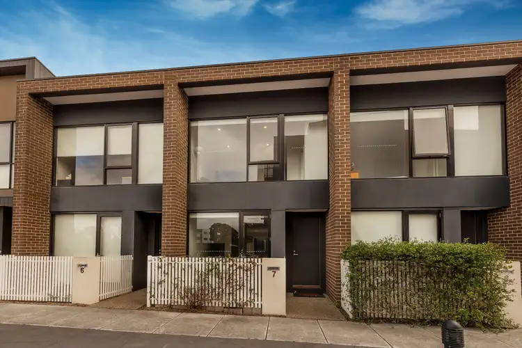 7 Olsen Walk, Mill Park VIC 3082