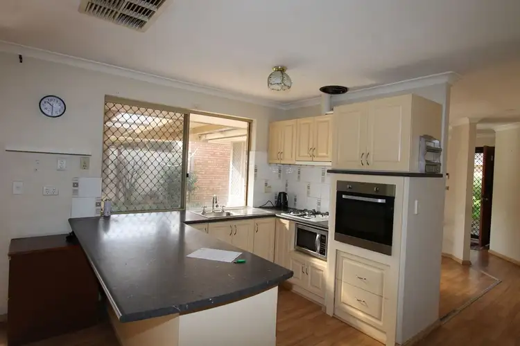 12 Burton Retreat, Stratton WA 6056