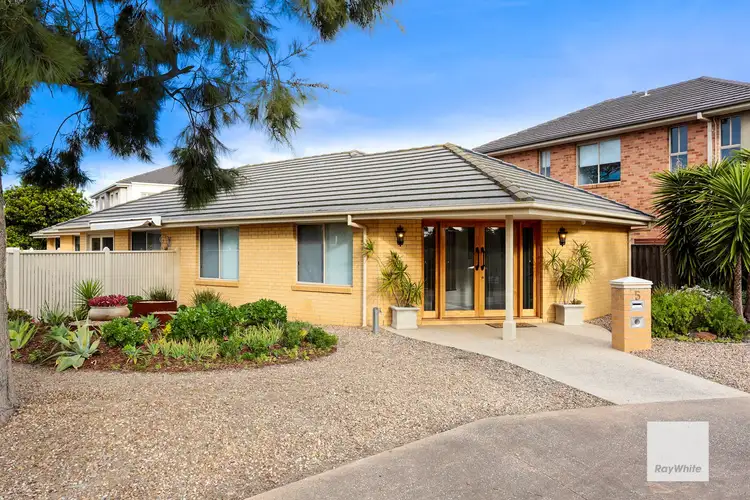 5 Greenview Way, Sanctuary Lakes VIC 3030