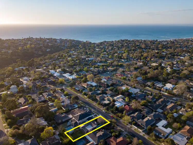 10 Gowrie Avenue, Frankston South VIC 3199