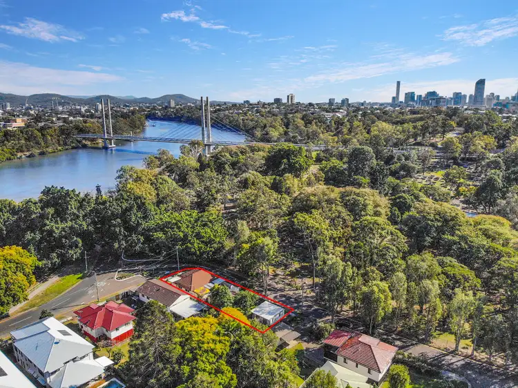2 Brisbane Corso, Fairfield QLD 4103